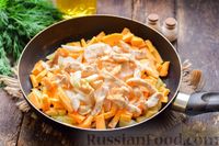 Фото приготовления рецепта: Жареная картошка с тыквой и курицей - шаг №10