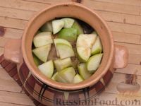 Фото приготовления рецепта: Кролик, тушенный в вине и сливках, с яблоками и сельдереем - шаг №11