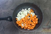 Фото приготовления рецепта: Винегрет из жареных овощей, с солёными огурцами и зелёным горошком - шаг №3