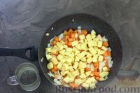 Фото приготовления рецепта: Винегрет из жареных овощей, с солёными огурцами и зелёным горошком - шаг №4