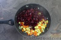 Фото приготовления рецепта: Винегрет из жареных овощей, с солёными огурцами и зелёным горошком - шаг №5