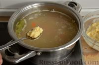 Фото приготовления рецепта: Куриный суп с клёцками из кускуса - шаг №10