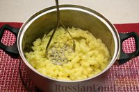 Фото приготовления рецепта: Дрожжевые пирожки с картошкой (в духовке) - шаг №11