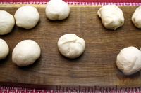 Фото приготовления рецепта: Дрожжевые пирожки с картошкой (в духовке) - шаг №17