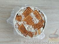 Фото приготовления рецепта: Торт из печенья, с творожно-сметанным кремом и халвой (без выпечки) - шаг №20