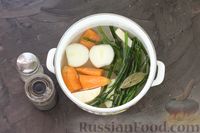 Фото приготовления рецепта: Картофель, запечённый с куриным филе, грудинкой и грибами - шаг №2