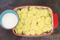 Фото приготовления рецепта: Картофель, запечённый с куриным филе, грудинкой и грибами - шаг №15