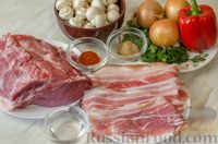 Фото приготовления рецепта: Свиная шея, запечённая с грибами, беконом и сладким перцем (в рукаве) - шаг №1
