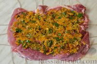 Фото приготовления рецепта: Свиная шея, запечённая с грибами, беконом и сладким перцем (в рукаве) - шаг №14