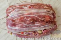 Фото приготовления рецепта: Свиная шея, запечённая с грибами, беконом и сладким перцем (в рукаве) - шаг №19