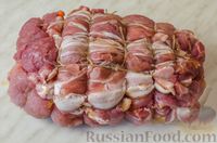 Фото приготовления рецепта: Свиная шея, запечённая с грибами, беконом и сладким перцем (в рукаве) - шаг №20