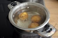 Фото приготовления рецепта: Открытые слоёные пирожки с грибами, картошкой и сыром - шаг №3