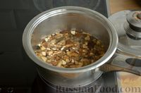Фото приготовления рецепта: Открытые слоёные пирожки с грибами, картошкой и сыром - шаг №5