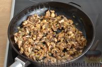 Фото приготовления рецепта: Открытые слоёные пирожки с грибами, картошкой и сыром - шаг №9