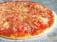 Фото приготовления рецепта: Пицца по-домашнему - шаг №7