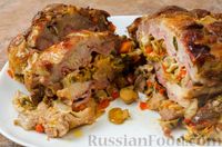 Фото приготовления рецепта: Свиная шея, запечённая с грибами, беконом и сладким перцем (в рукаве) - шаг №24