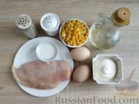 Фото приготовления рецепта: Салат с курицей, кукурузой и яичными блинчиками - шаг №1