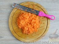 Фото приготовления рецепта: Рыбная запеканка с капустой, картофелем и морковью - шаг №4