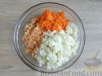 Фото приготовления рецепта: Рыбная запеканка с капустой, картофелем и морковью - шаг №7