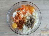 Фото приготовления рецепта: Рыбная запеканка с капустой, картофелем и морковью - шаг №8