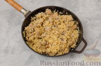 Фото приготовления рецепта: Булгур со свининой и грибами (на сковороде) - шаг №11