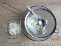 Фото приготовления рецепта: Творожно-манная запеканка с цедрой и соком лимона - шаг №6