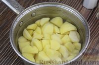 Фото приготовления рецепта: Запеканка из картофельного пюре с квашеной капустой и жареным луком - шаг №3