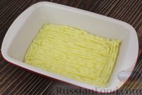 Фото приготовления рецепта: Запеканка из картофельного пюре с квашеной капустой и жареным луком - шаг №7