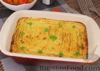 Фото приготовления рецепта: Запеканка из картофельного пюре с квашеной капустой и жареным луком - шаг №13