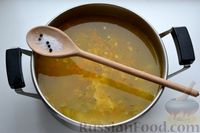 Фото приготовления рецепта: Сырный суп с курицей, солёными огурцами и рисом - шаг №13