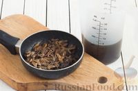 Фото приготовления рецепта: Щи из квашеной капусты с грибами - шаг №3