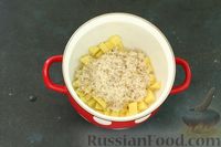 Фото приготовления рецепта: Рисовый суп с зелёным горошком и овощами - шаг №3