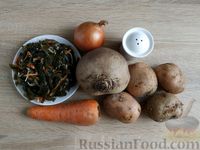 Фото приготовления рецепта: Слоёный салат с морской капустой, свёклой, картофелем и морковью - шаг №1