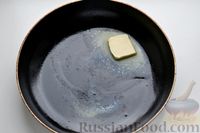 Фото приготовления рецепта: Яичница-глазунья на сливочном масле - шаг №2