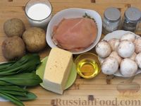 Фото приготовления рецепта: Картофельная запеканка с курицей, черемшой и сыром - шаг №1