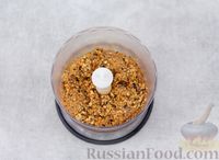 Фото приготовления рецепта: Печенье из орехов кешью, с изюмом, сухофруктами и вареньем (без выпечки) - шаг №4