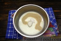 Фото приготовления рецепта: Дрожжевые пирожки с фасолью и чесночным соусом (в духовке) - шаг №6