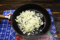 Фото приготовления рецепта: Дрожжевые пирожки с фасолью и чесночным соусом (в духовке) - шаг №11