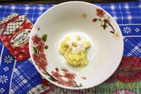 Фото приготовления рецепта: Дрожжевые пирожки с фасолью и чесночным соусом (в духовке) - шаг №25