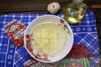 Фото приготовления рецепта: Дрожжевые пирожки с фасолью и чесночным соусом (в духовке) - шаг №26