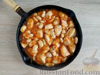 Фото приготовления рецепта: Рис с колбасой и помидорами, на сковороде - шаг №5