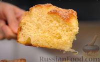 Фото приготовления рецепта: Сахарный пирог со сливочной пропиткой - шаг №9