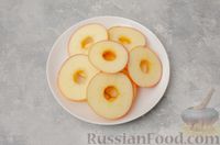 Фото приготовления рецепта: Творожные оладьи с яблочным припёком - шаг №6