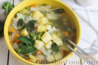 Фото приготовления рецепта: Суп с капустой, сельдереем и зелёным горошком - шаг №7