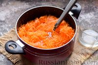 Фото приготовления рецепта: Постный морковный манник с изюмом - шаг №6