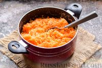 Фото приготовления рецепта: Постный морковный манник с изюмом - шаг №10
