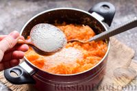 Фото приготовления рецепта: Постный морковный манник с изюмом - шаг №11