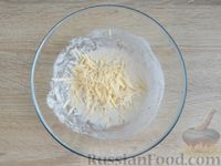 Фото приготовления рецепта: Открытые мини-пироги с грибами и сыром (из дрожжевого теста) - шаг №5