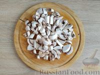 Фото приготовления рецепта: Открытые мини-пироги с грибами и сыром (из дрожжевого теста) - шаг №9