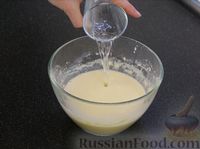 Фото приготовления рецепта: Запечённые блины с творогом под сметанно-медовым соусом - шаг №4